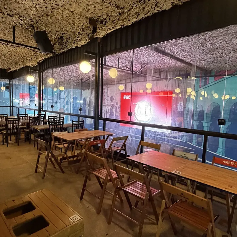 Decoração interna com luminárias suspensas